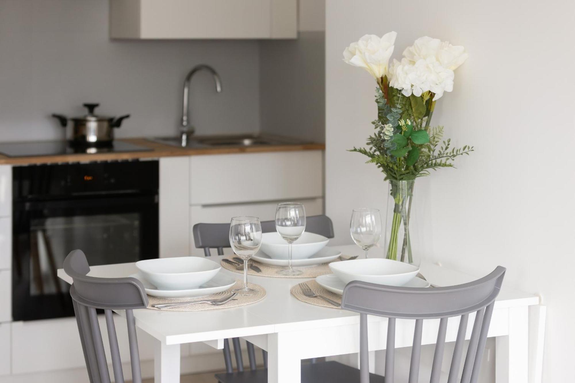 Elegant In The Centre Of By Renters Apartment *