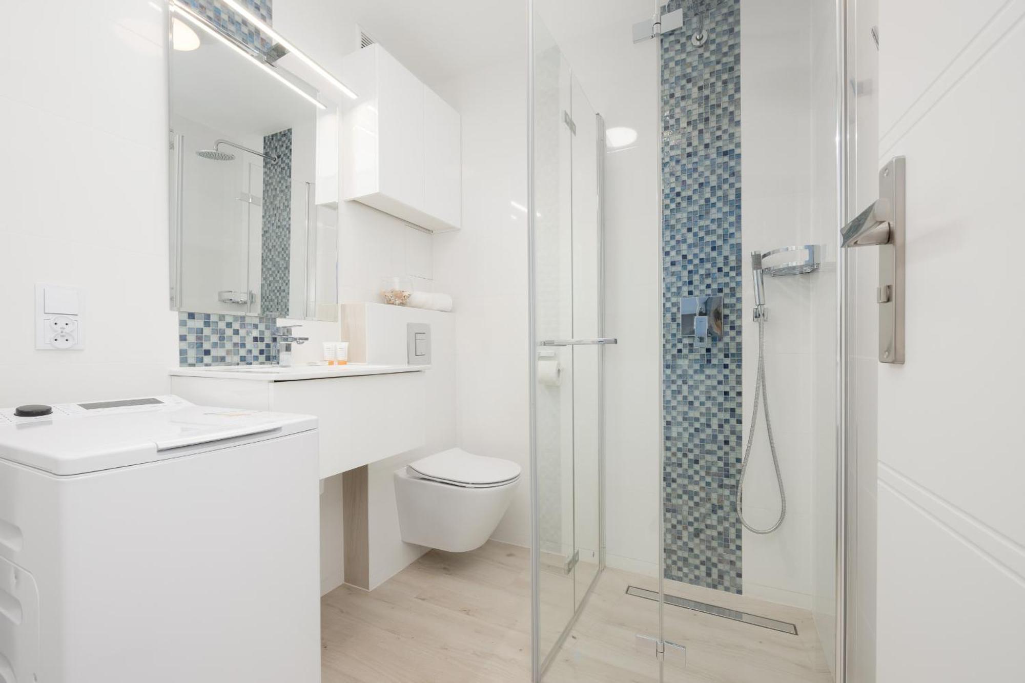 Elegant In The Centre Of By Renters Apartment