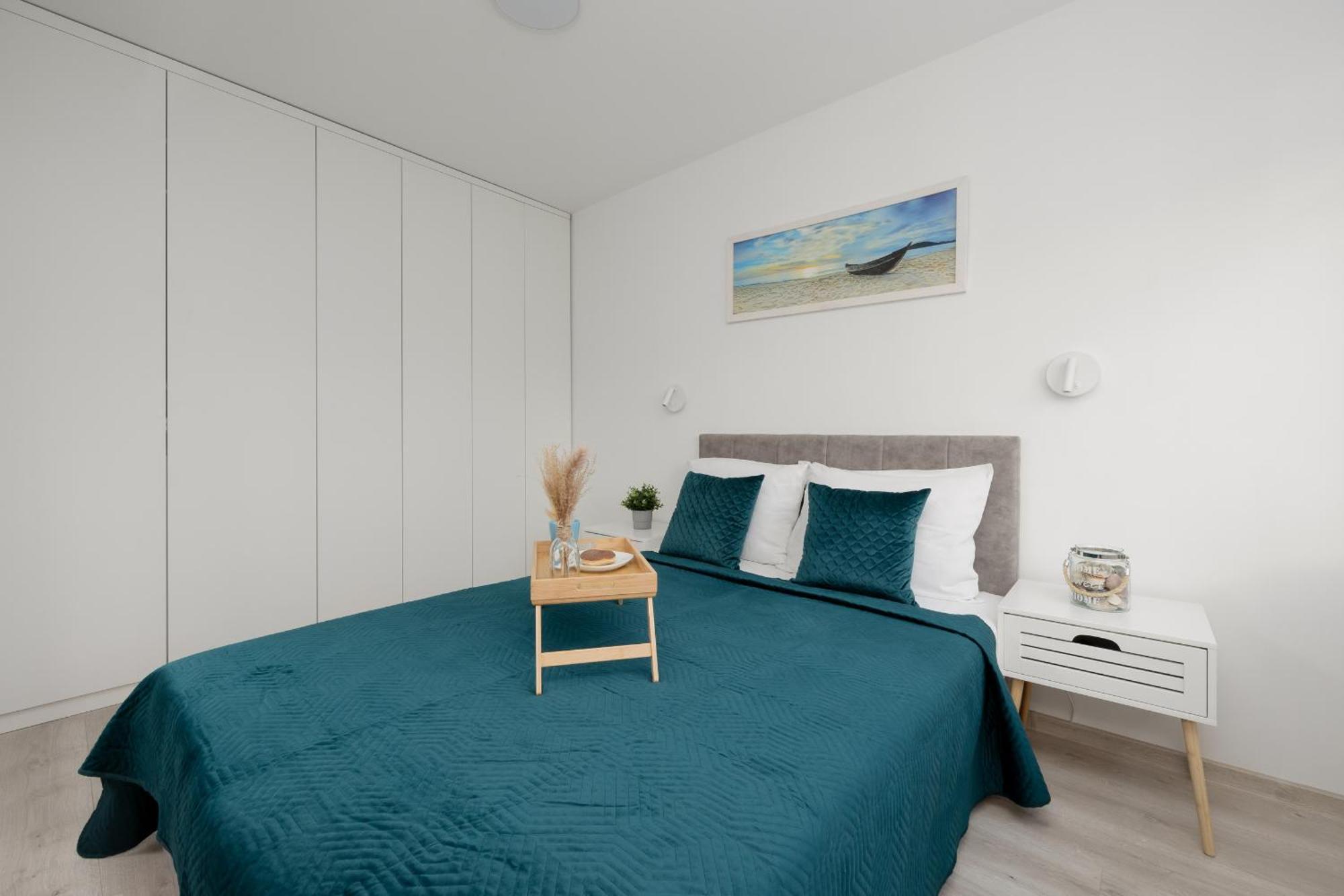 Elegant In The Centre Of By Renters Apartment